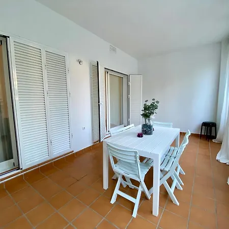 Golf & Sea 2bdr Apartment *